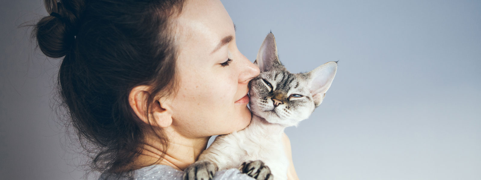 10 Ways to Give Your Cat Love